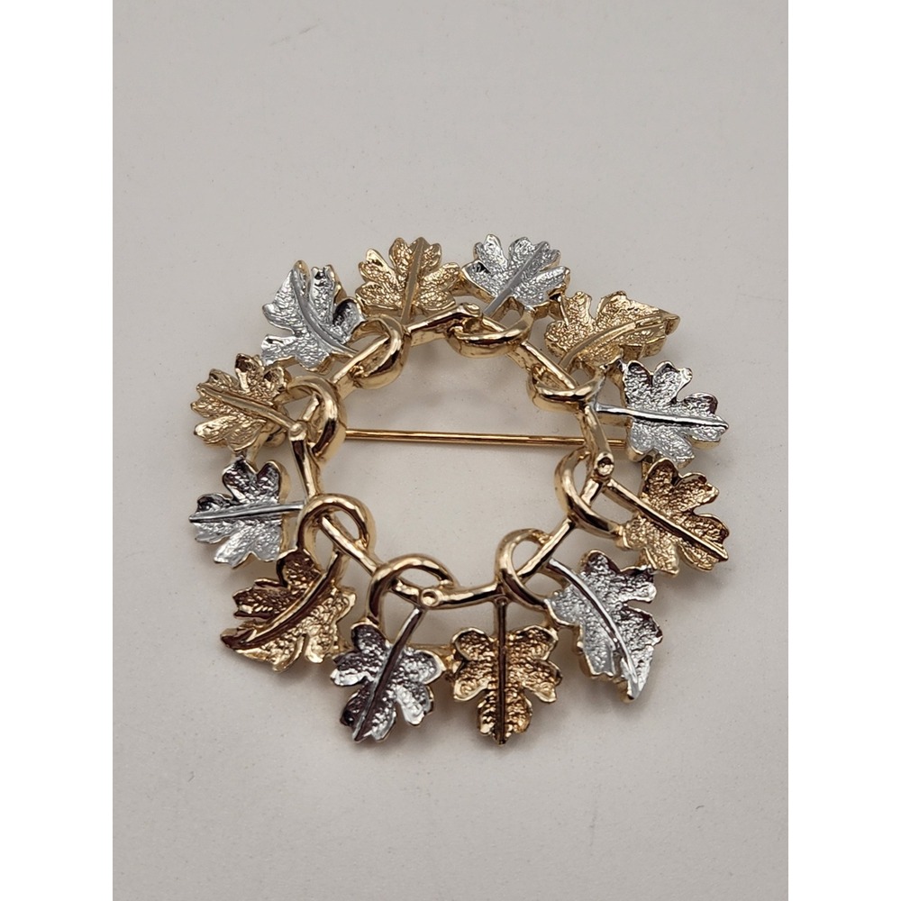 Sarah Coventry Vintage Two Tone Maple Leaf Wreath Brooch Gold Silver Textured 2"
